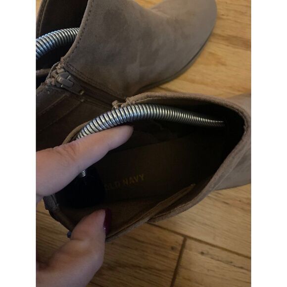 Old Navy women's tan faux suede 2" block heel side zip ankle bootie size 9 - Picture 6 of 8